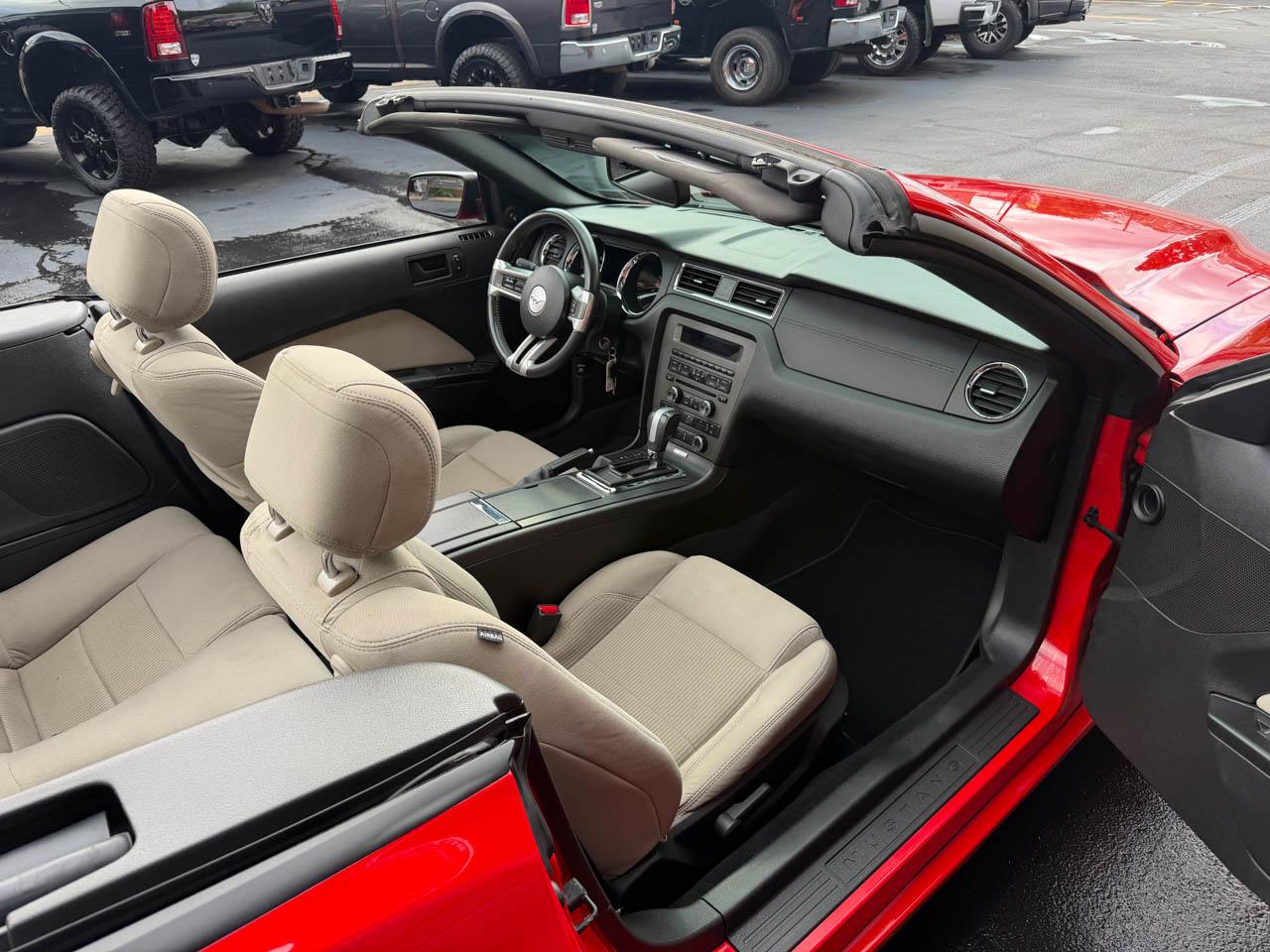 Ford Mustang V6 Convertible 2013