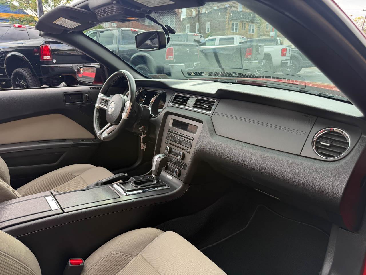 Ford Mustang V6 Convertible 2013