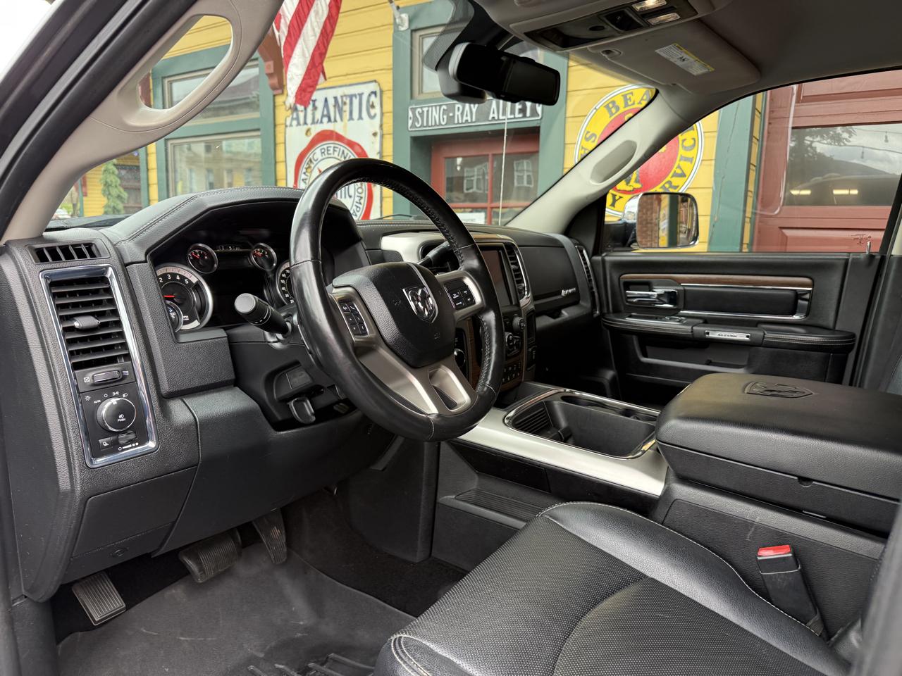 RAM 2500 Laramie Crew Cab SWB 4WD 2016