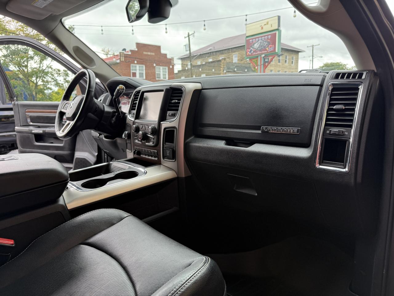 RAM 2500 Laramie Crew Cab SWB 4WD 2016
