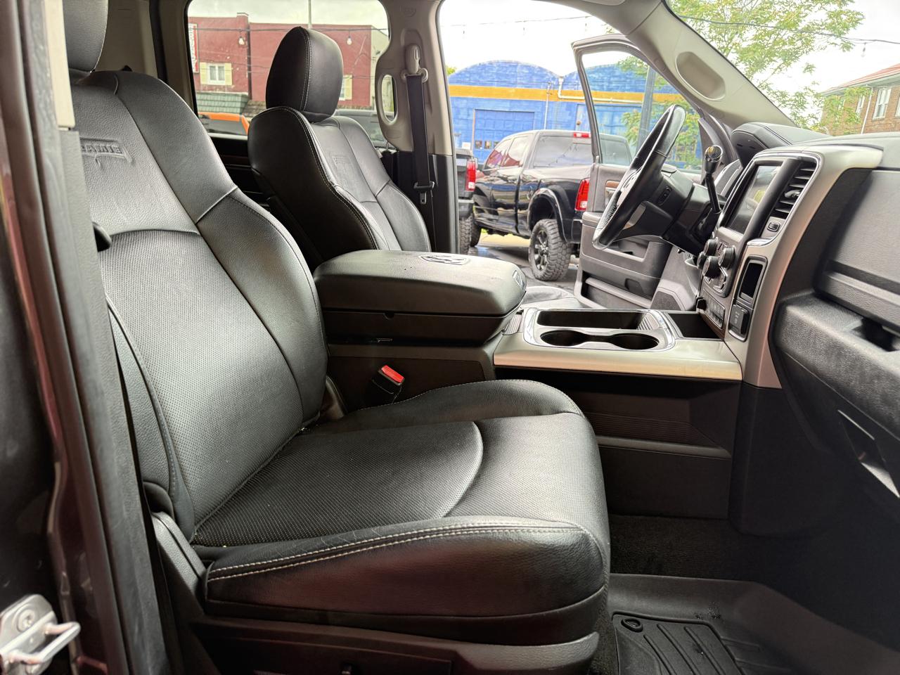 RAM 2500 Laramie Crew Cab SWB 4WD 2016