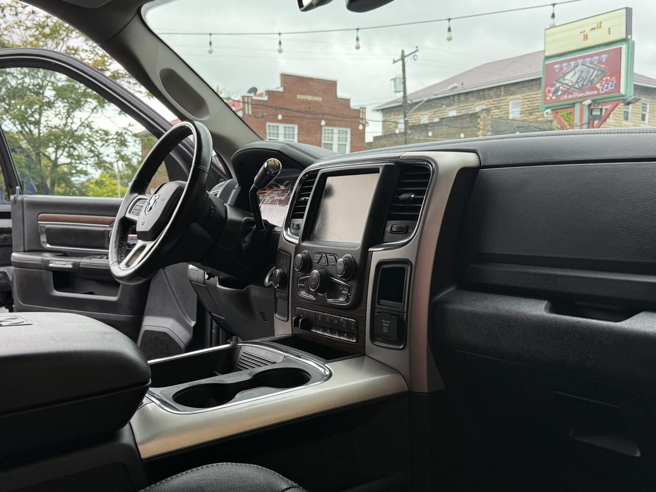 RAM 2500 Laramie Crew Cab SWB 4WD 2016