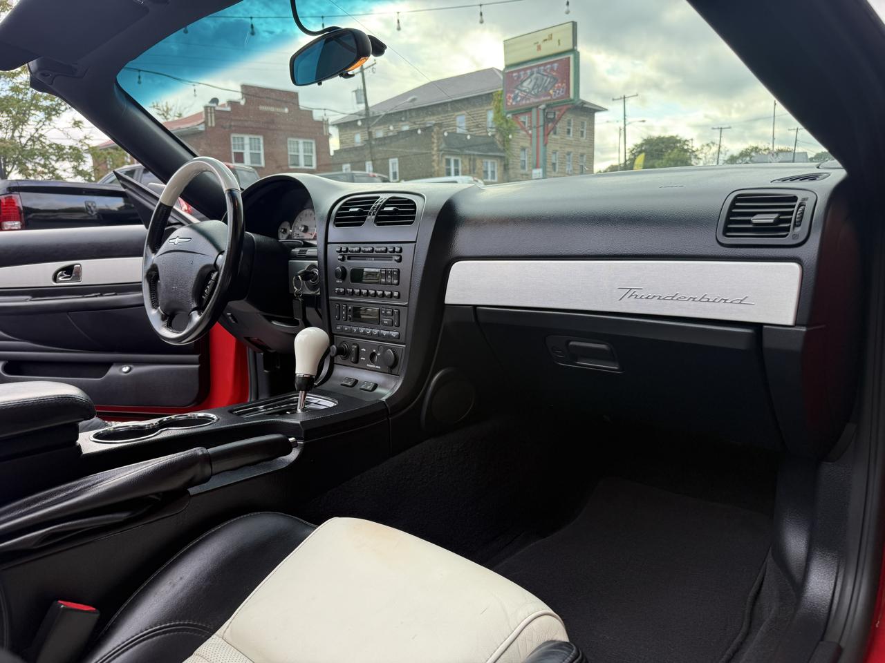 Ford Thunderbird Deluxe 2003