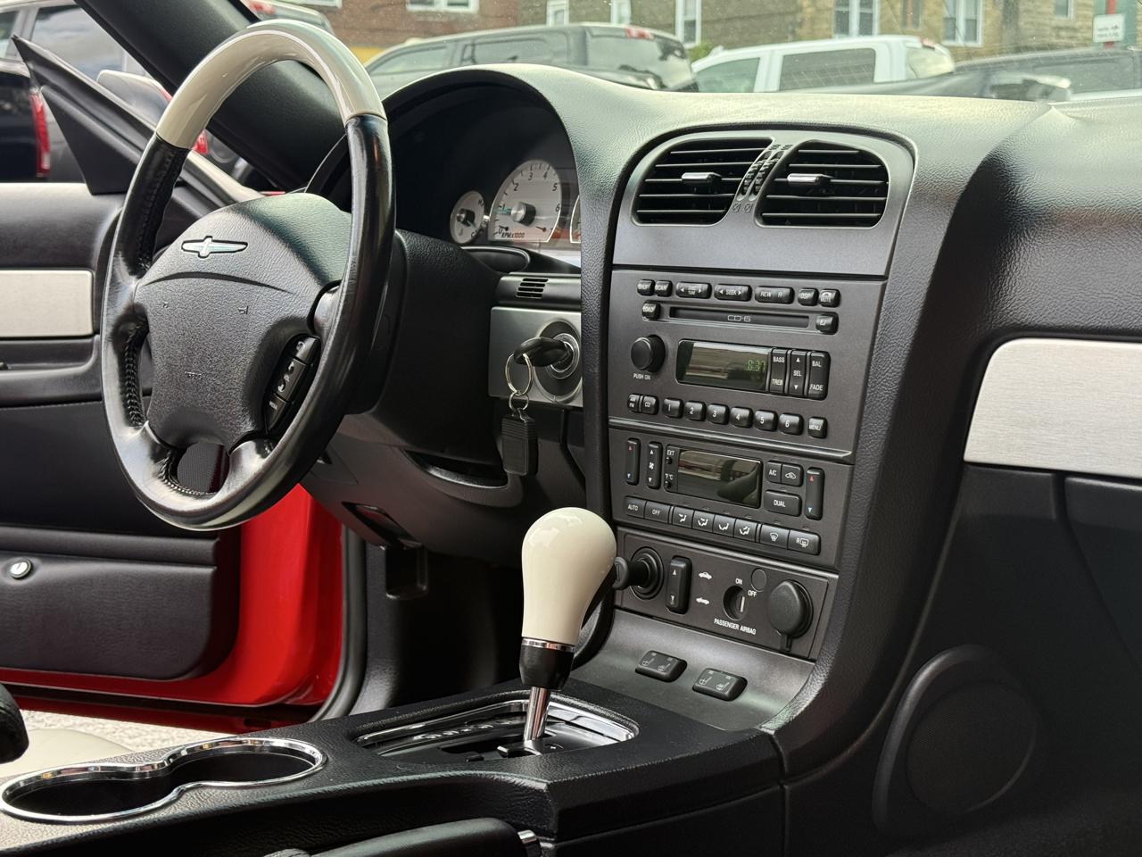 Ford Thunderbird Deluxe 2003