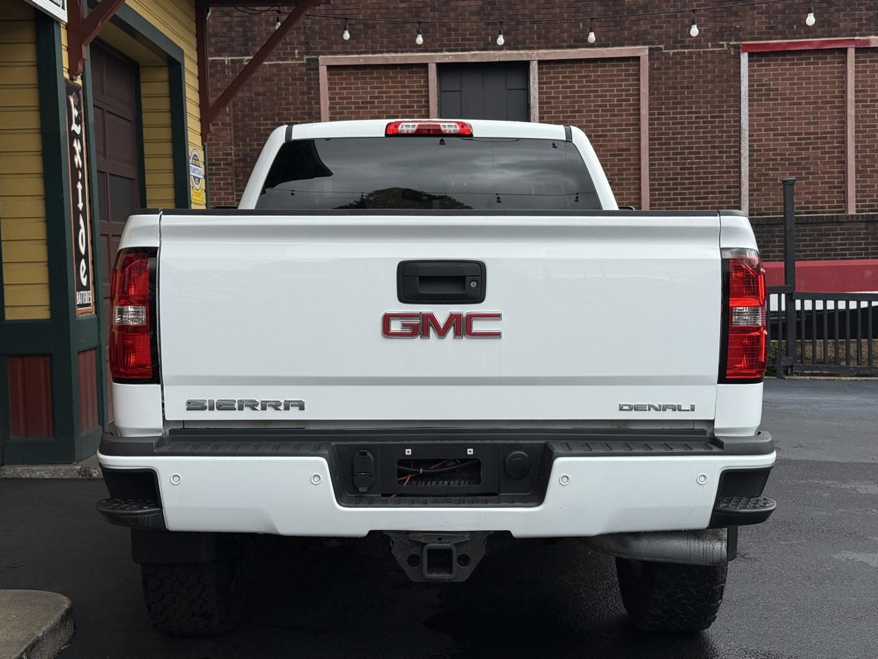 GMC Sierra 2500HD Denali Crew Cab 4WD 2016
