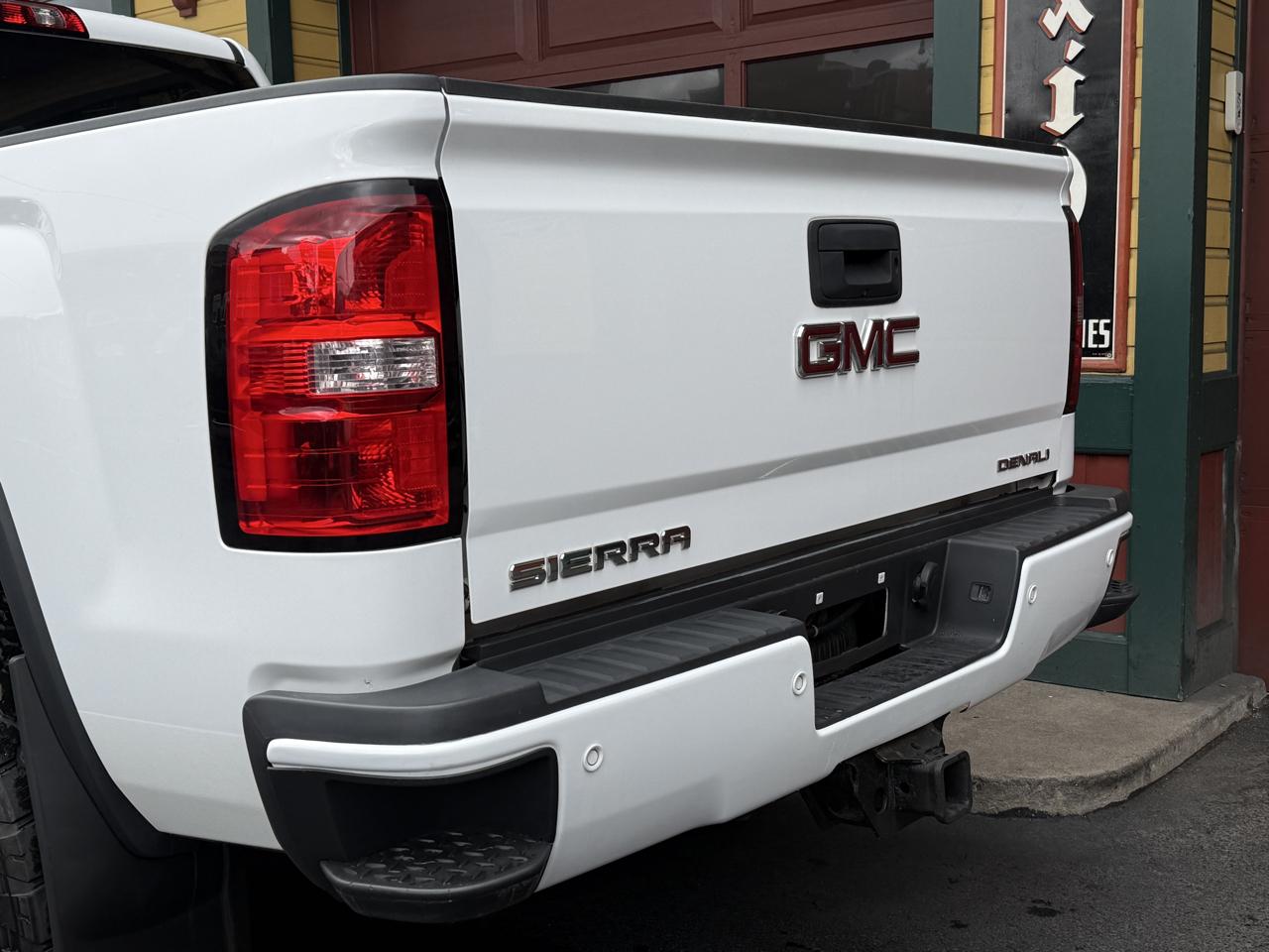 GMC Sierra 2500HD Denali Crew Cab 4WD 2016