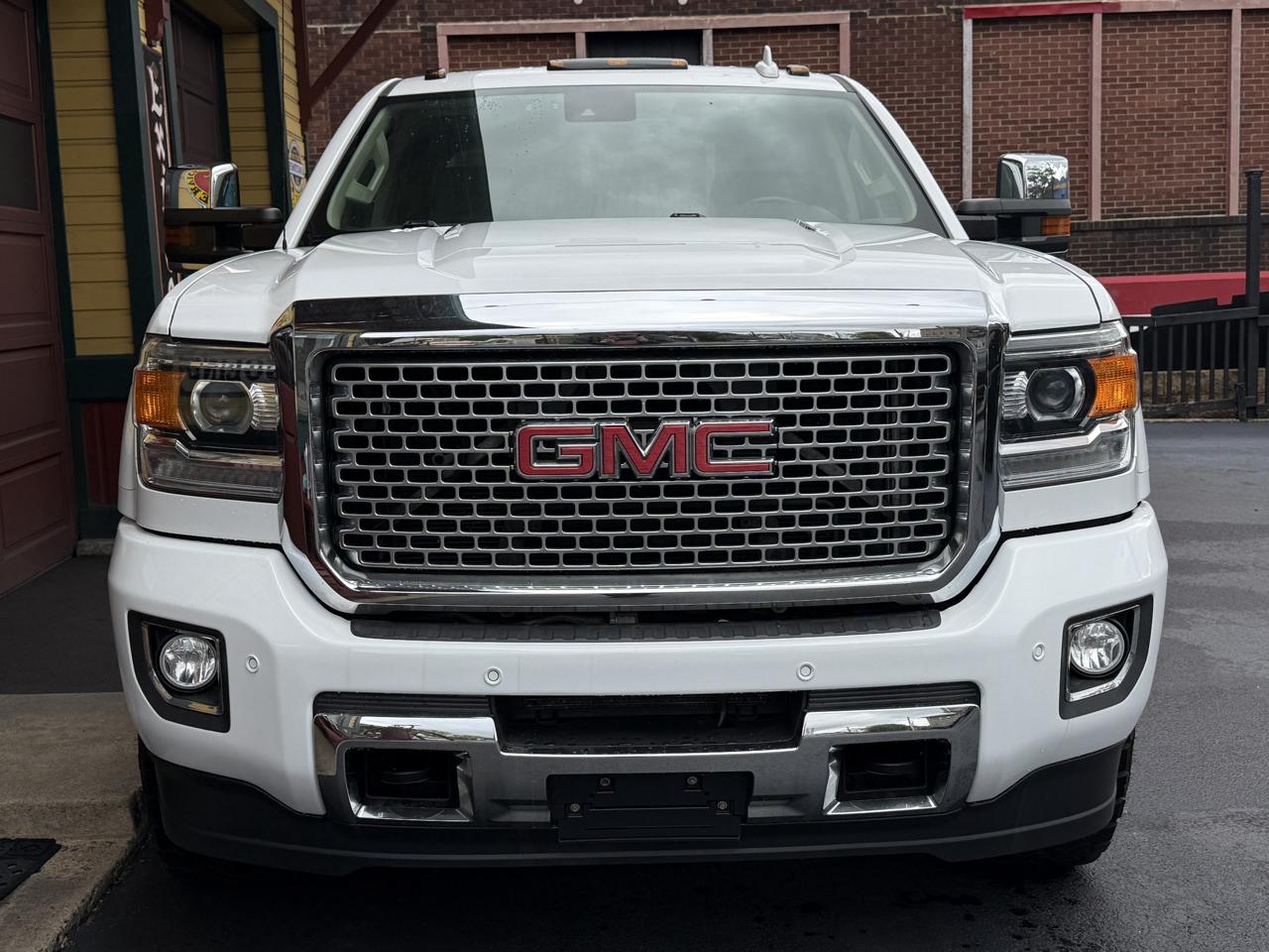 GMC Sierra 2500HD Denali Crew Cab 4WD 2016