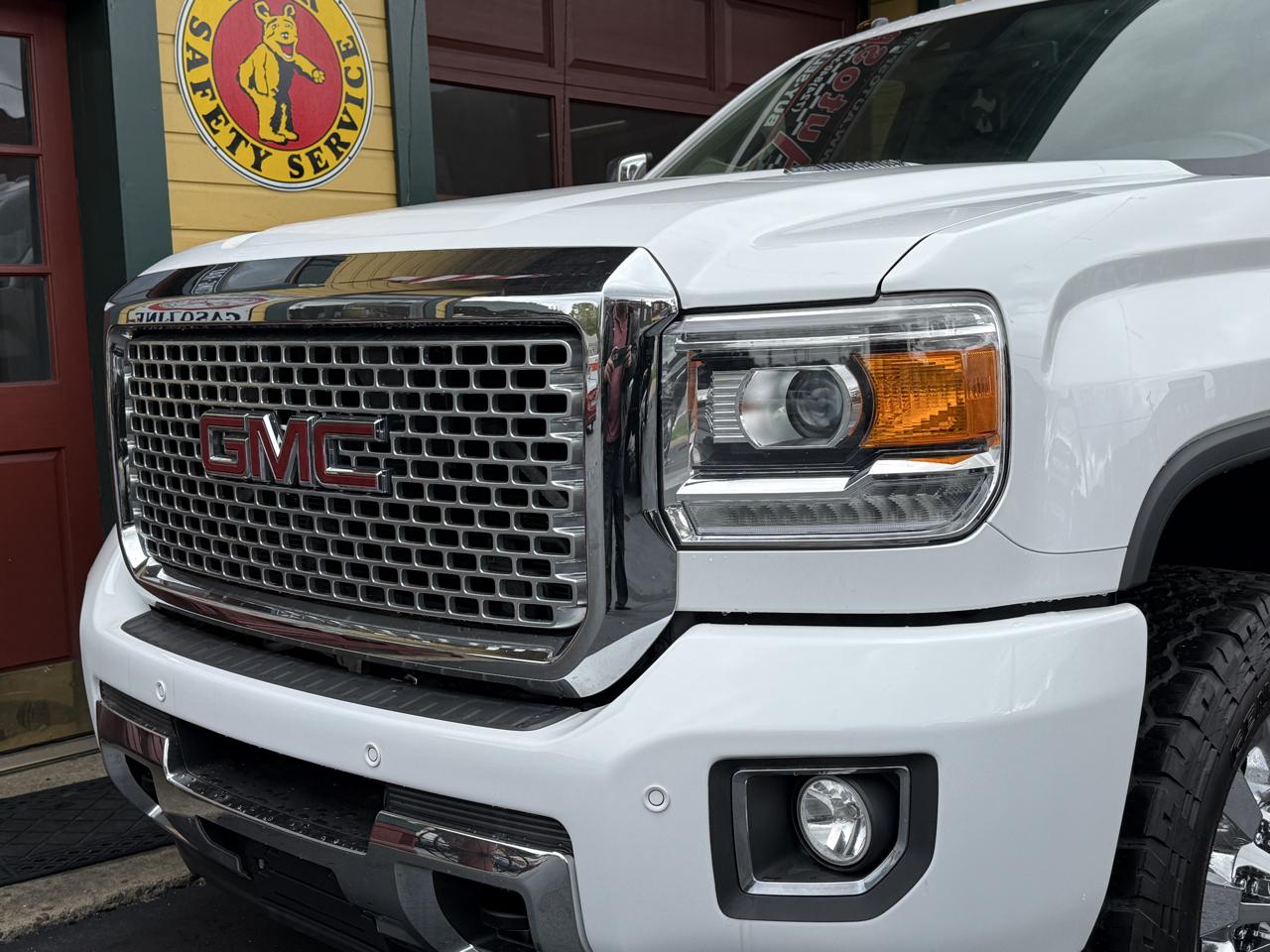 GMC Sierra 2500HD Denali Crew Cab 4WD 2016