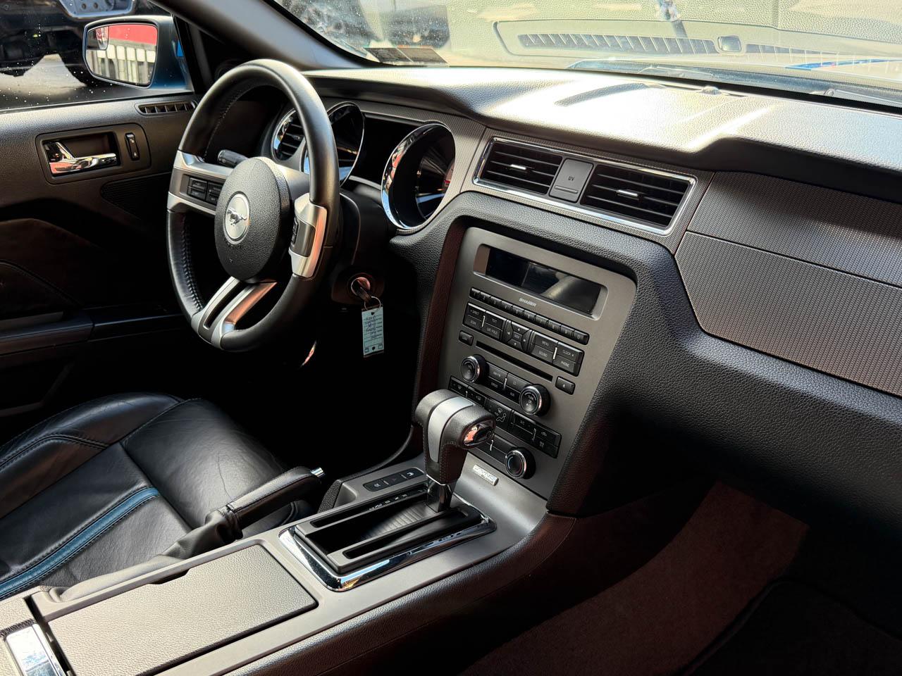 Ford Mustang GT Premium Coupe 2011
