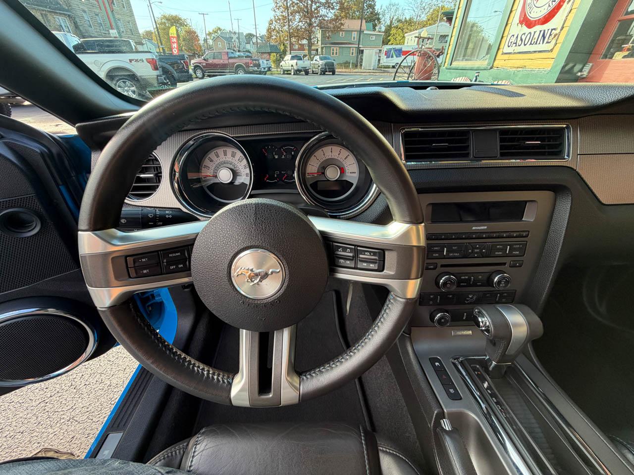 Ford Mustang GT Premium Coupe 2011