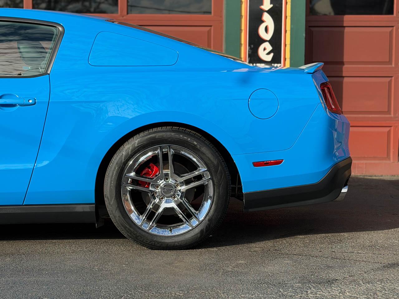 Ford Mustang GT Premium Coupe 2011