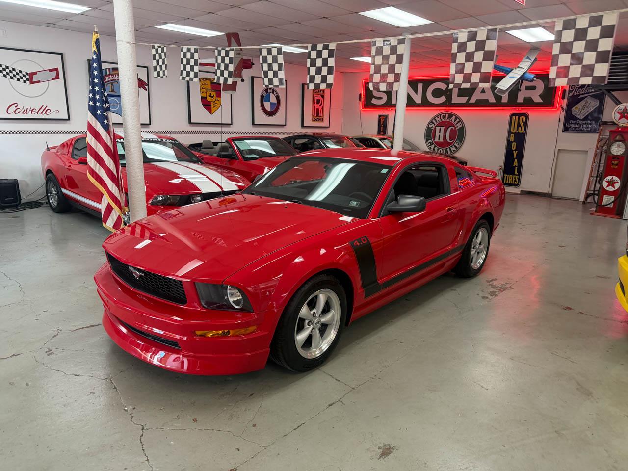 Ford Mustang V6 Deluxe Coupe 2007