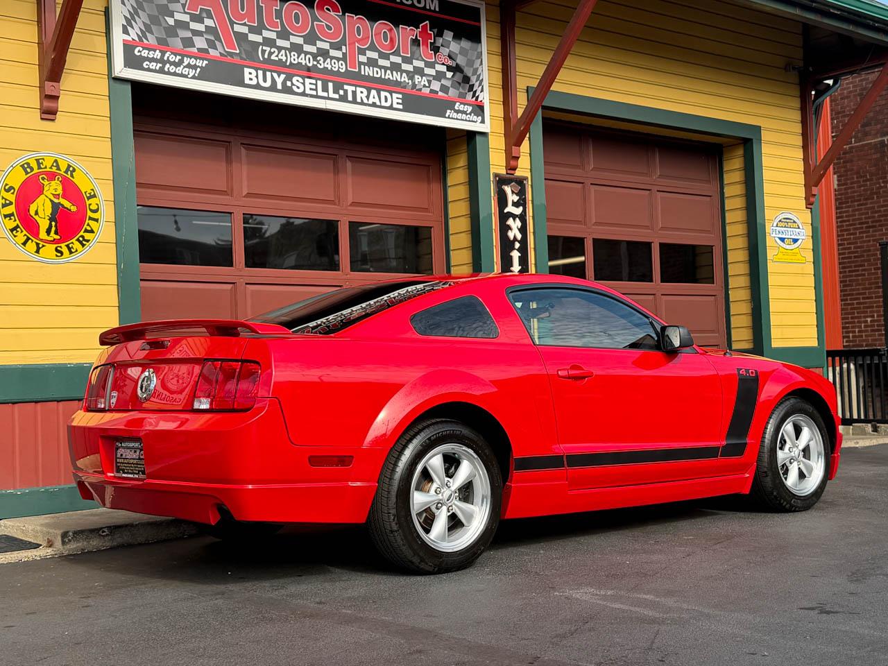 Ford Mustang V6 Deluxe Coupe 2007