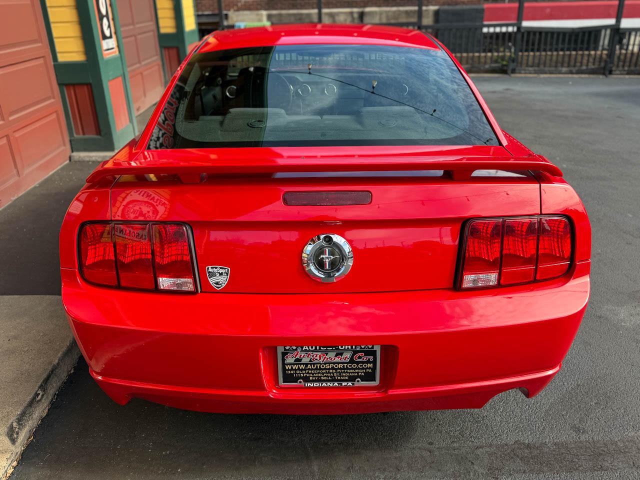 Ford Mustang V6 Deluxe Coupe 2007