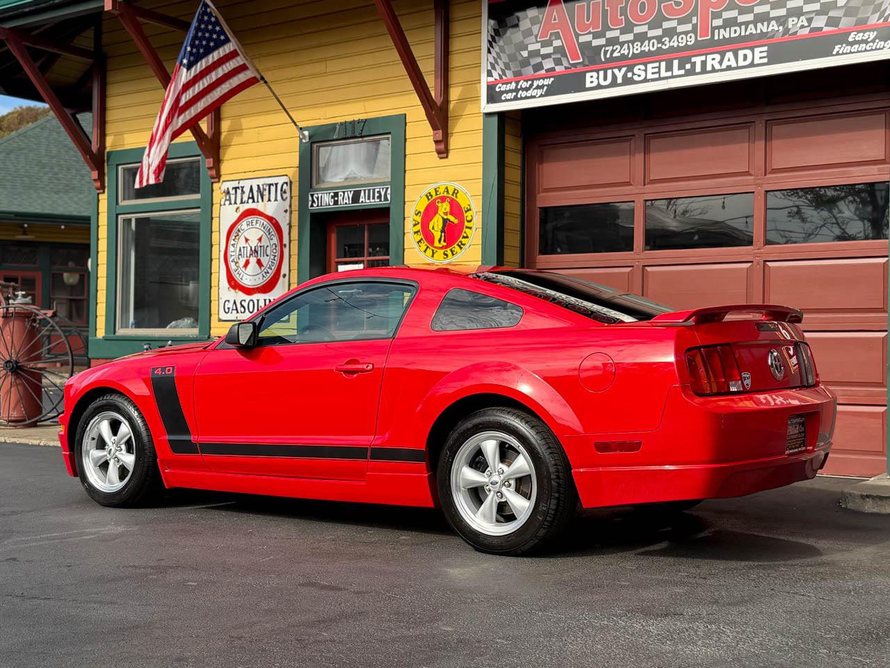 Ford Mustang V6 Deluxe Coupe 2007
