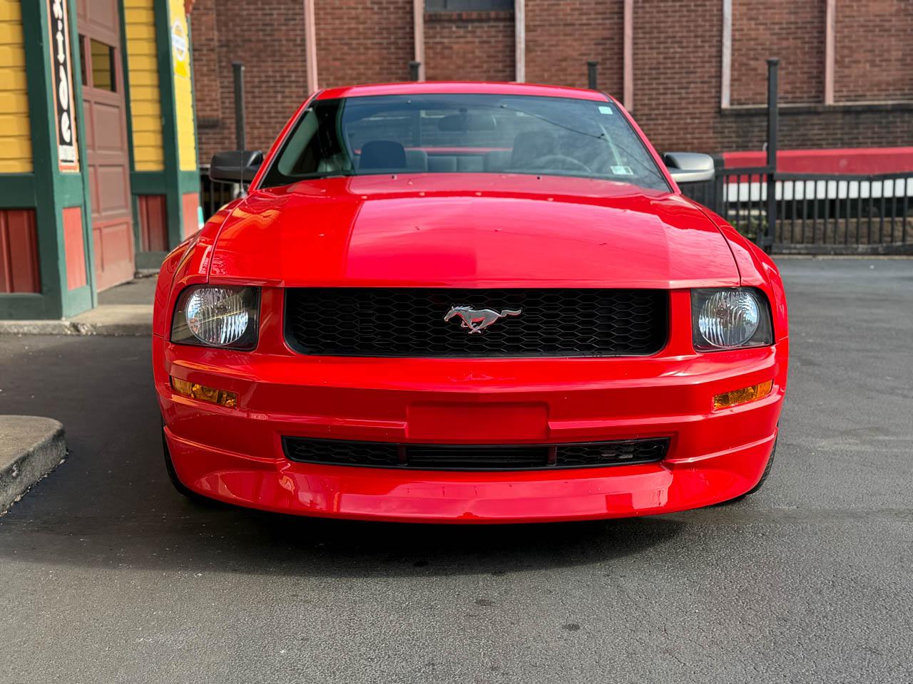 Ford Mustang V6 Deluxe Coupe 2007