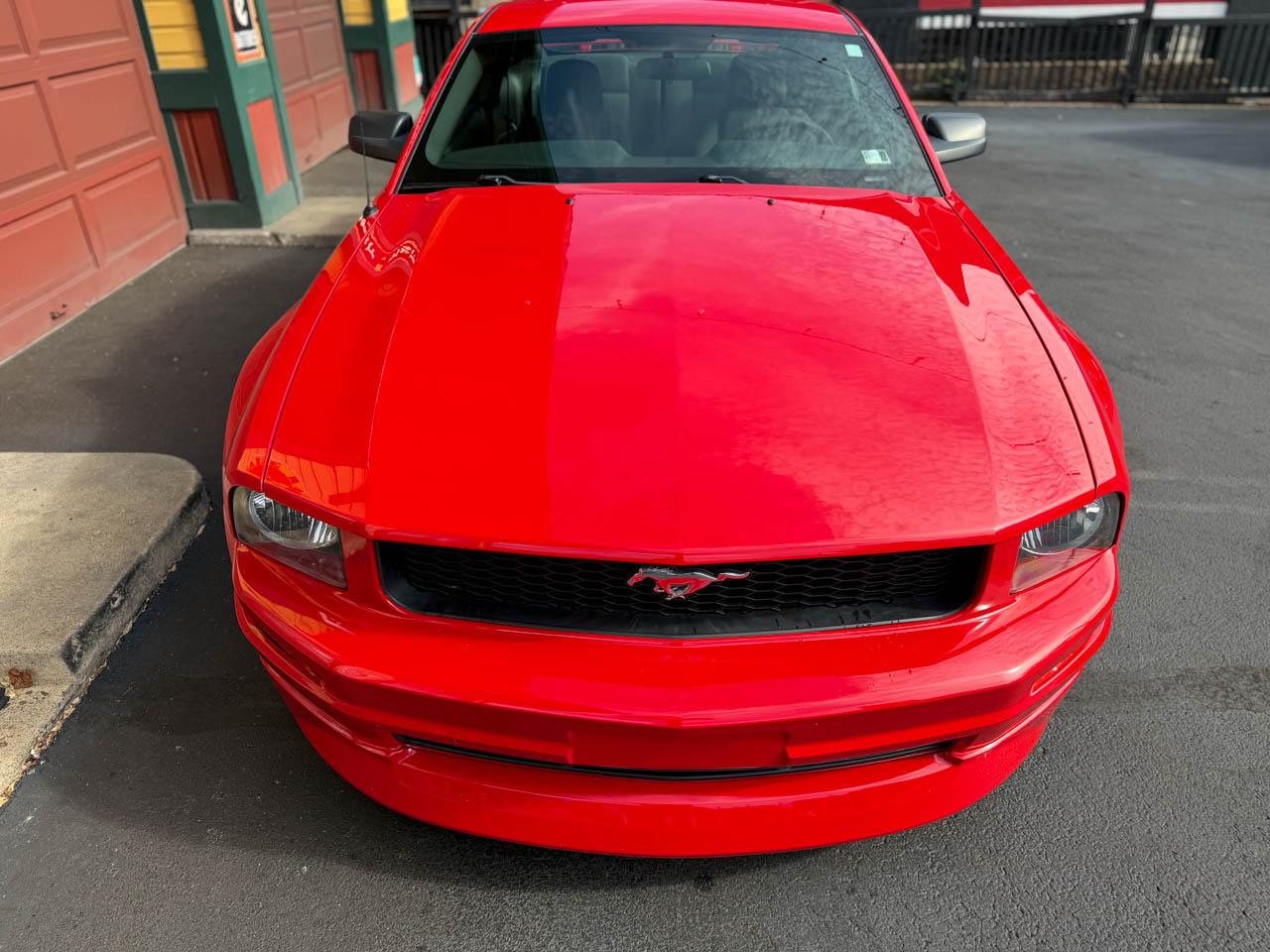 Ford Mustang V6 Deluxe Coupe 2007