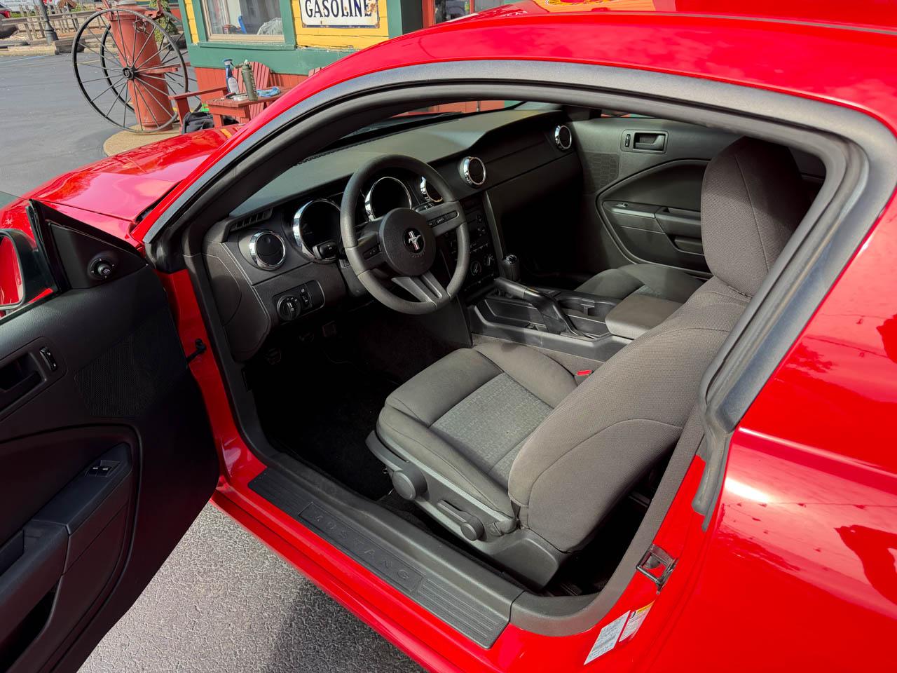 Ford Mustang V6 Deluxe Coupe 2007