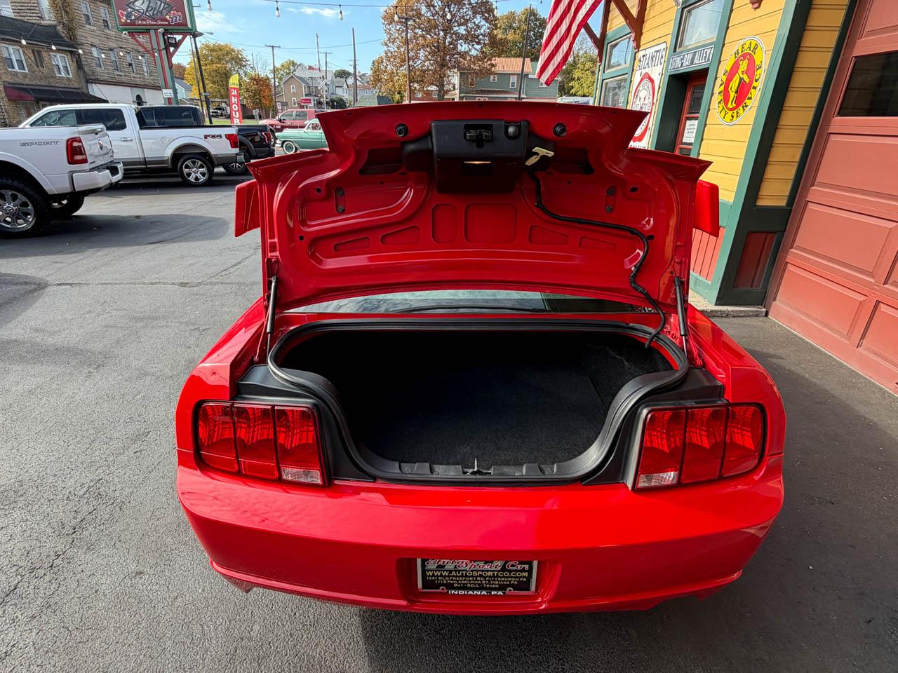 Ford Mustang V6 Deluxe Coupe 2007