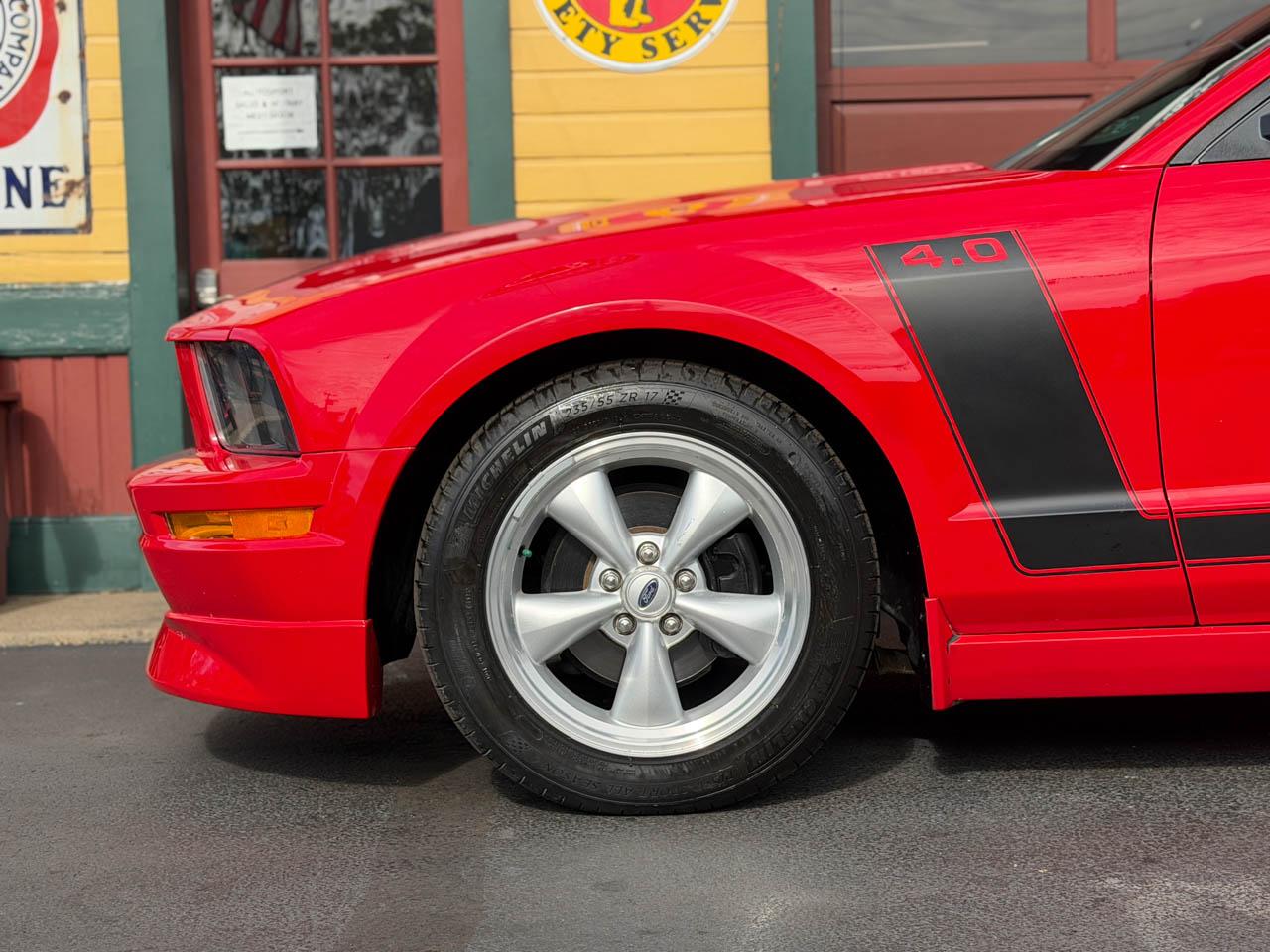 Ford Mustang V6 Deluxe Coupe 2007