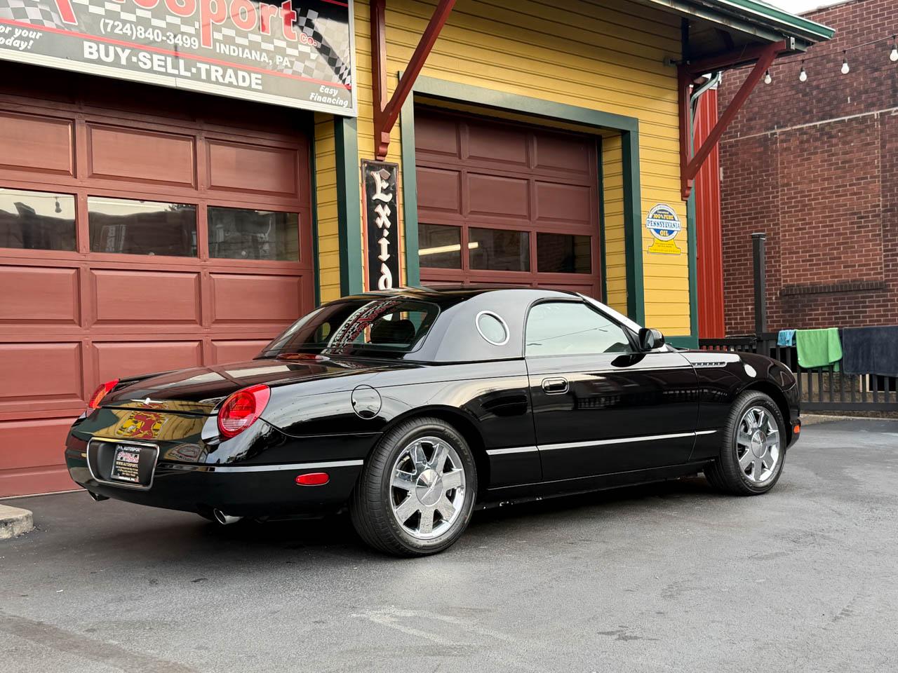 Ford Thunderbird Deluxe 2002