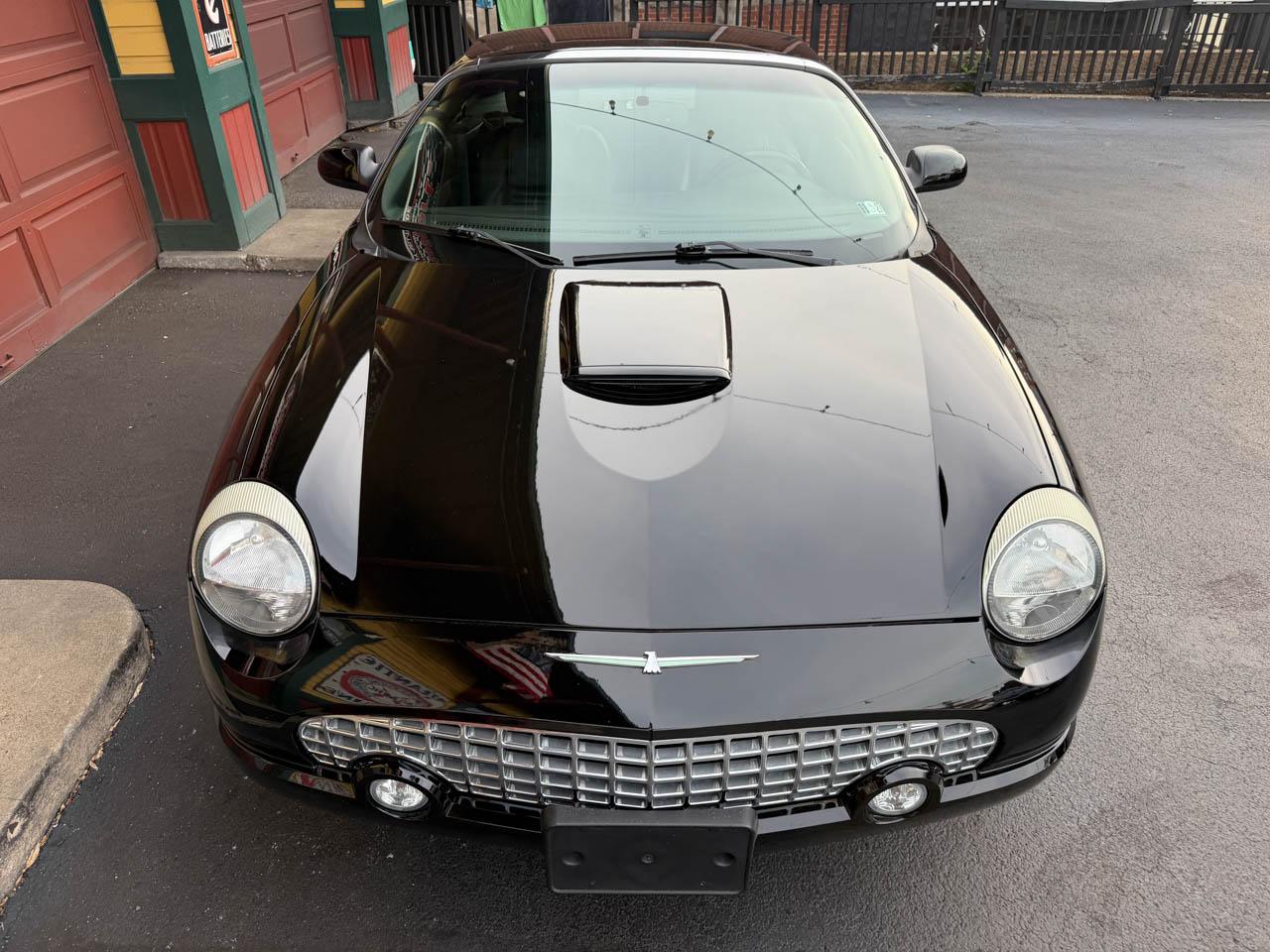 Ford Thunderbird Deluxe 2002