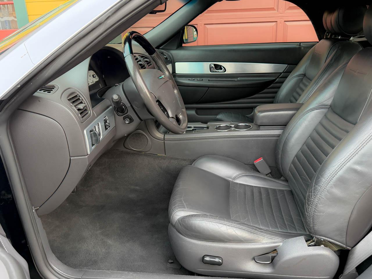 Ford Thunderbird Deluxe 2002