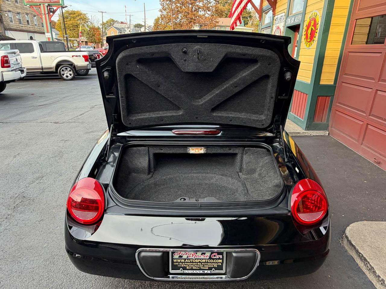 Ford Thunderbird Deluxe 2002