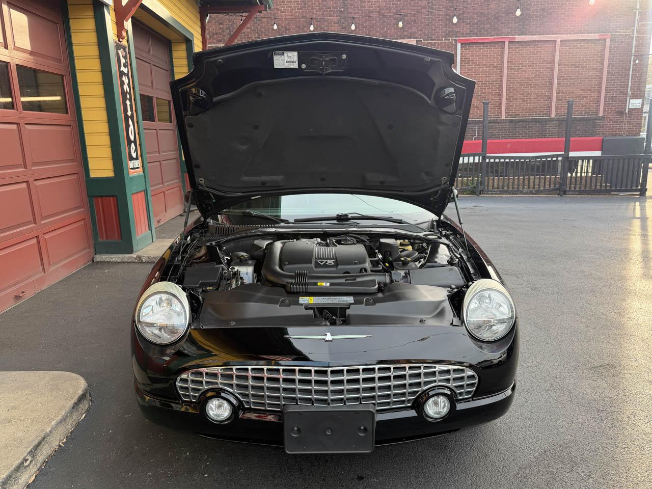 Ford Thunderbird Deluxe 2002
