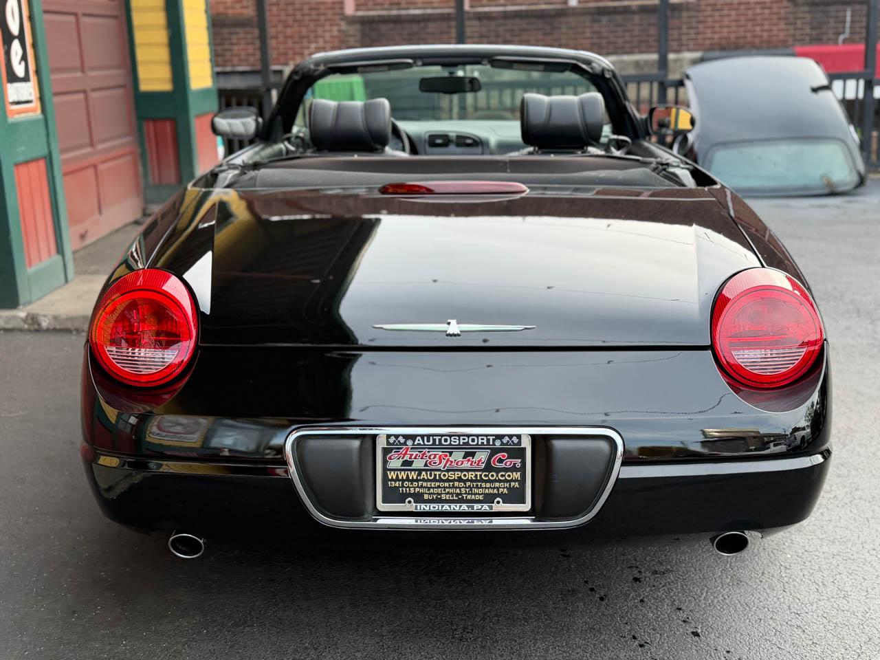 Ford Thunderbird Deluxe 2002