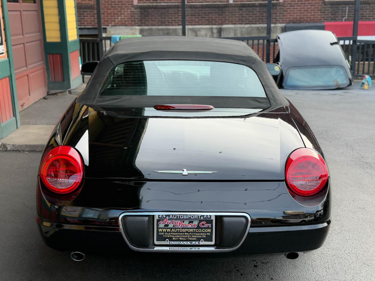 Ford Thunderbird Deluxe 2002