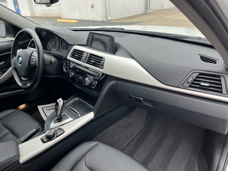 BMW 3-Series 320i xDrive Sedan 2016 BMW 3-Series 320i xDrive Sedan 2016