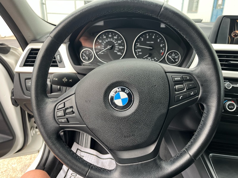 BMW 3-Series 320i xDrive Sedan 2016 BMW 3-Series 320i xDrive Sedan 2016