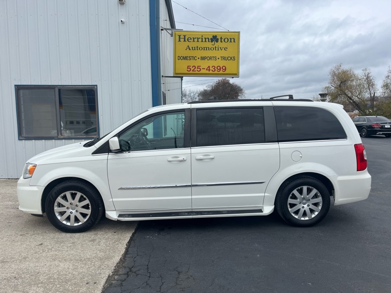 2013 Chrysler Town & Country Touring