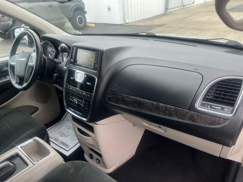 Chrysler Town & Country Touring 2012