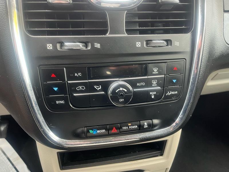 Chrysler Town & Country Touring 2012