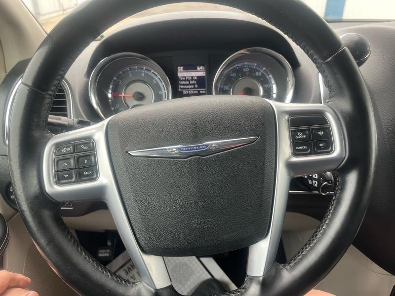 Chrysler Town & Country Touring 2012