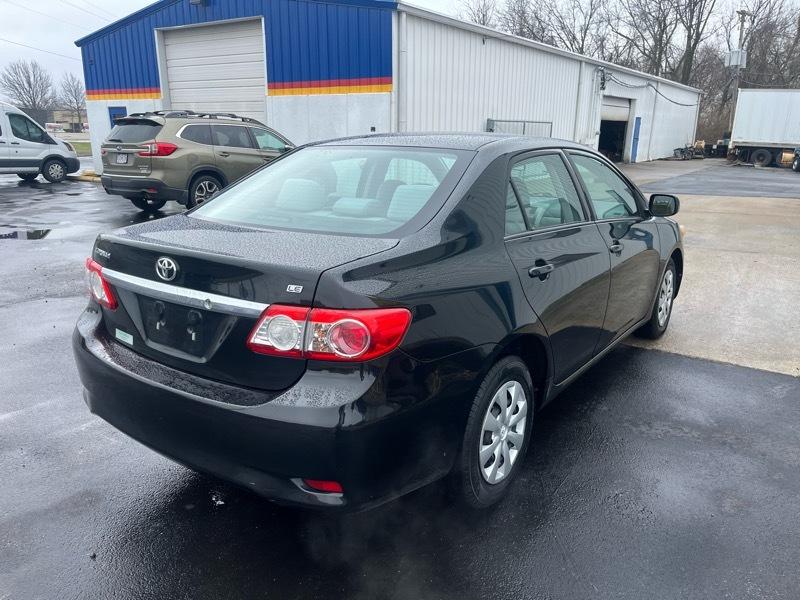 Toyota Corolla 4dr Sdn LE Auto 2011