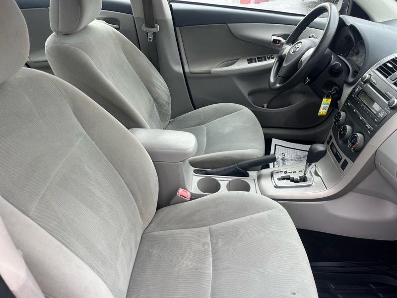 Toyota Corolla 4dr Sdn LE Auto 2011