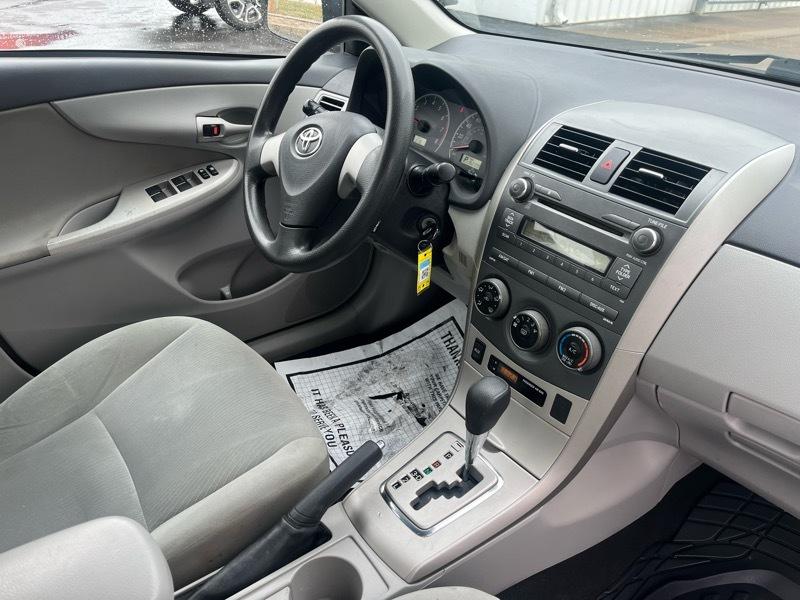 Toyota Corolla 4dr Sdn LE Auto 2011