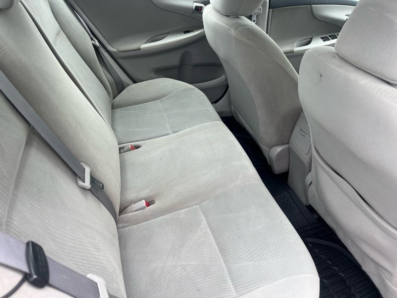 Toyota Corolla 4dr Sdn LE Auto 2011