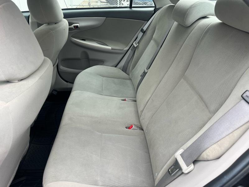 Toyota Corolla 4dr Sdn LE Auto 2011