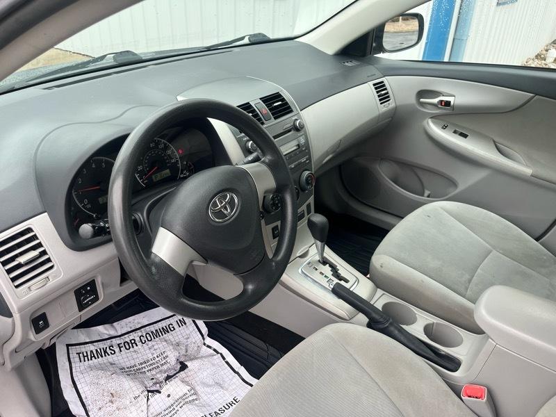 Toyota Corolla 4dr Sdn LE Auto 2011