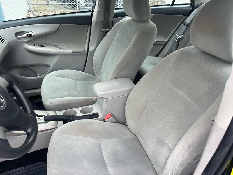 Toyota Corolla 4dr Sdn LE Auto 2011