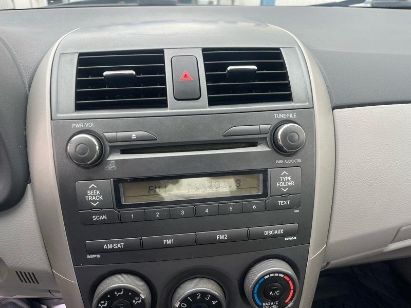 Toyota Corolla 4dr Sdn LE Auto 2011