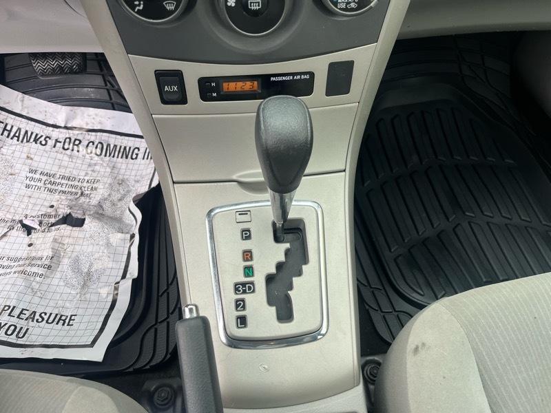 Toyota Corolla 4dr Sdn LE Auto 2011