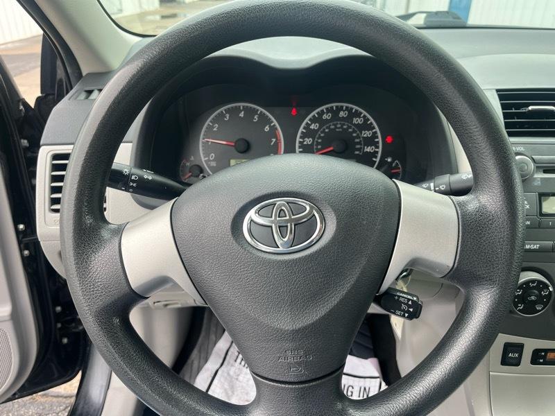 Toyota Corolla 4dr Sdn LE Auto 2011