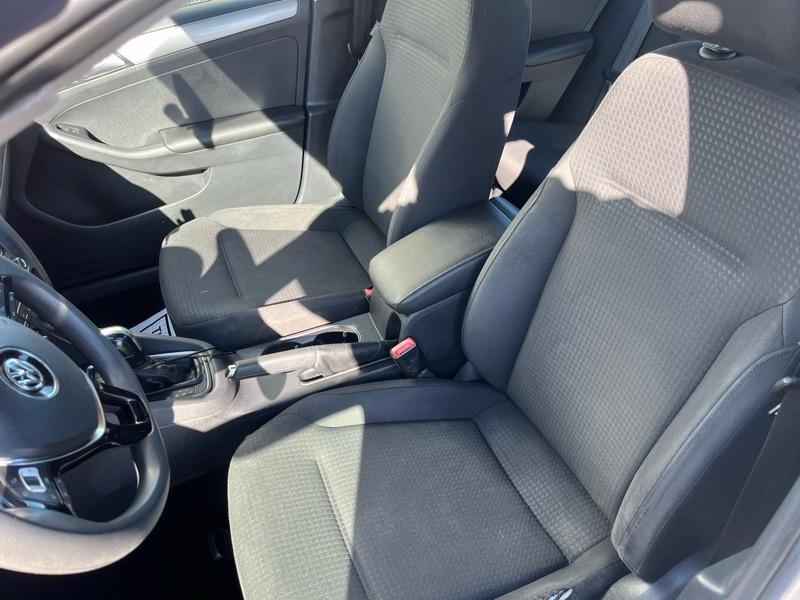 Volkswagen Jetta SE 6A 2015