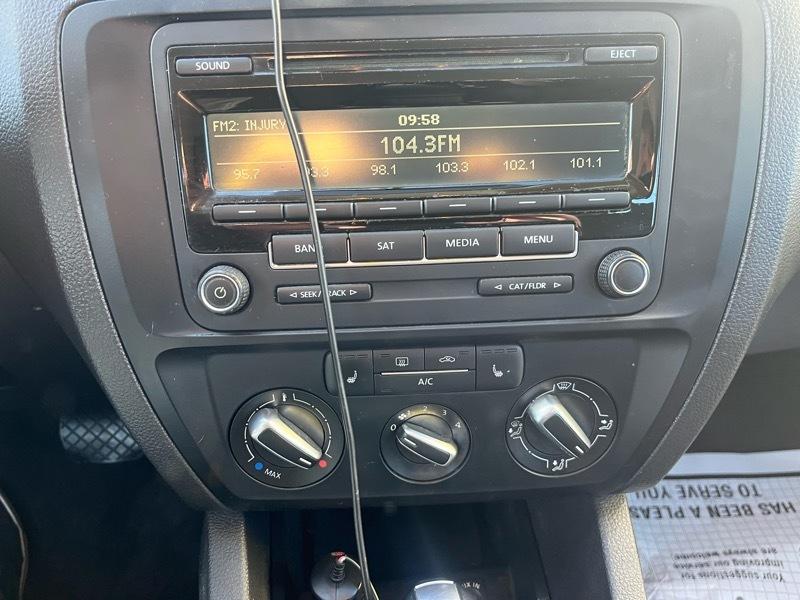 Volkswagen Jetta SE 6A 2015