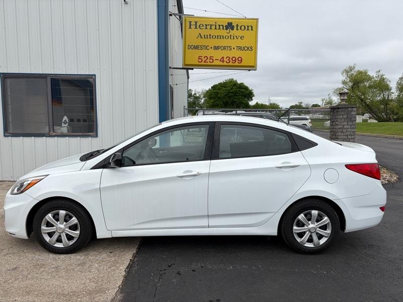 Hyundai Accent SE 4-Door 6A 2017